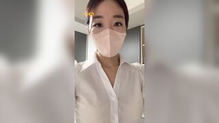 오피스룩 입고 부엌 정리하다가. ( 살색 스타킹)