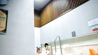 日本のボールヘッドの若い女性は、毛深いお尻がとてもセクシーです ipcam 5