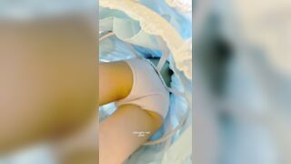 【KFC】ダブルテールのロリータが買い物中に写真を撮る、白いニーハイソックスとピンクの下着、多角度CD ipcam