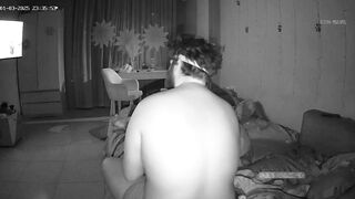 巻き毛のヒゲ男 パート2 ✅ 家で彼女と二人きりで遊ぶのに飽きたので、友達を数人招いて4P乱闘を繰り広げました。残念ながら、録画できたのはオー china ipcam (1)