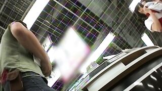 69 携帯ショップ店員キャンギャル 赤白コス 白パンツ voyeur jp