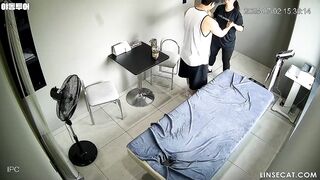 [신작] 남자 강사는 마사지를 해준다는 명목으로 그녀의 성기에 바짝 다가가 그 냄새를 들이마셨습니다. 아름다운 여성의 성기 냄새 korean porn vip ipcam