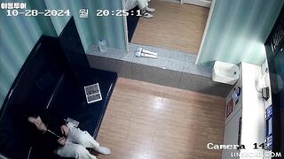 2025년 최신! 한국 노래방 IP 카메라 해킹 두 소녀가 남자친구에게 구강성교를 했습니다. 변태 커플이 서로의 발 냄새를 맡는다 korean porn vip ipcam