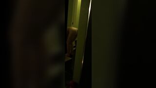 배달원 손 잡아끌며 쑤셔달라는 개변녀 korean porn vip